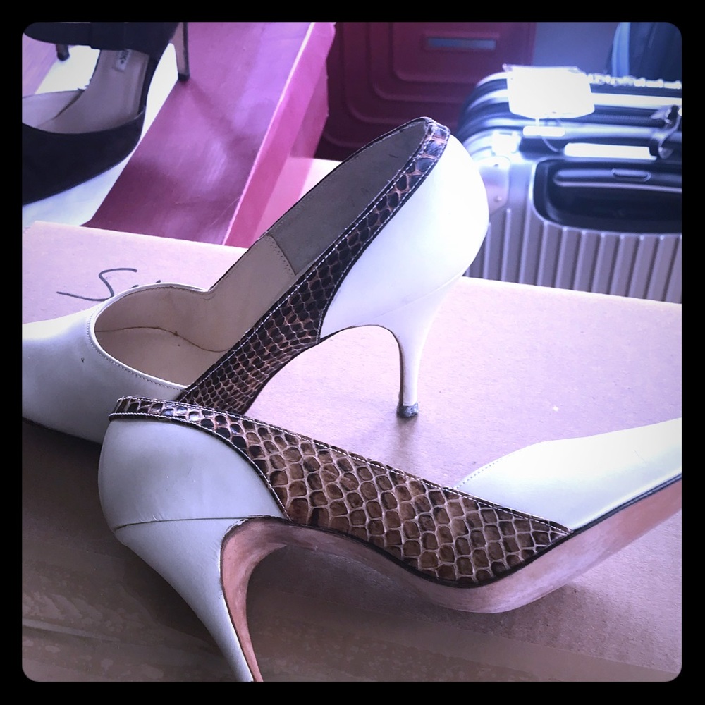 Beautiful vintage cream shoes
